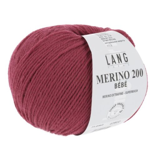 Merino 200 bebe er et strikkegarn fra Langyarns. Garnet inneholder 100% merinoull (extrafine mulesing free). 50 g ca 203 meter. Strikkefasthet 28 masker x 32 omganger på pinne 3 = 10 x 10 cm. Garnet passer like godt til både barn og voksne. Her i fargen 362.