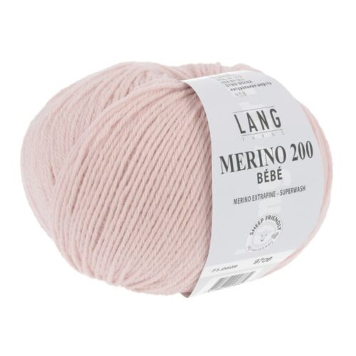Merino 200 bebe er et strikkegarn fra Langyarns. Garnet inneholder 100% merinoull (extrafine mulesing free). 50 g ca 203 meter. Strikkefasthet 28 masker x 32 omganger på pinne 3 = 10 x 10 cm. Garnet passer like godt til både barn og voksne. Her i fargen 609.