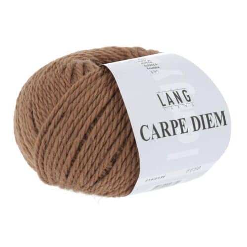 Produkt bilde av Carpe Diem et luksuriøst garn fra Langyarns. Inneholder 70% merino ekstra fin merinoull (mulesing free) og 30% Alpaca. Passer pinne 6. Her i fargen 139.