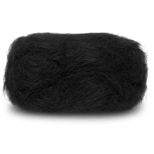 Nærbilde av Påfugl in Paris farge 090 Black som viser de lange, børstede mohairfibrene og garnets elastiske struktur.