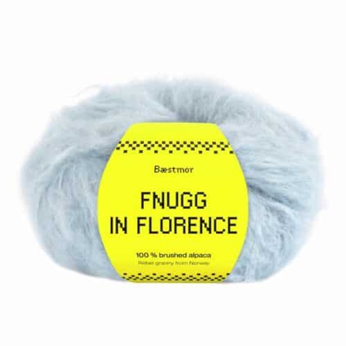 Fnugg i Florence er spunnet i 100 % børstet, naturlig alpakka – superlett, silkemykt og luftig som et fnugg. Her i fargen 904 Sky blue.