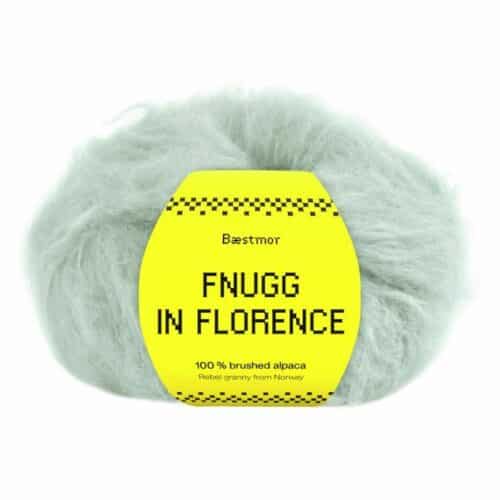 Fnugg i Florence er spunnet i 100 % børstet, naturlig alpakka – superlett, silkemykt og luftig som et fnugg. Her i fargen 913 jade green.
