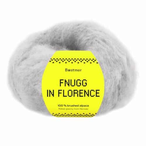 Fnugg i Florence er spunnet i 100 % børstet, naturlig alpakka – superlett, silkemykt og luftig som et fnugg. Her i fargen 919 pearl grey.