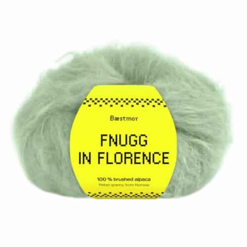 Fnugg i Florence er spunnet i 100 % børstet, naturlig alpakka – superlett, silkemykt og luftig som et fnugg. Her i fargen 935 pistachio.