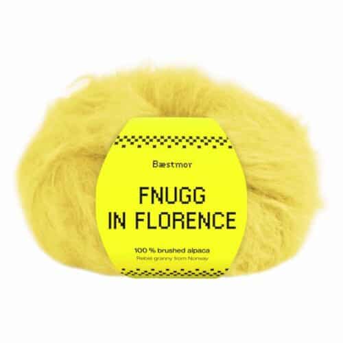 Fnugg i Florence er spunnet i 100 % børstet, naturlig alpakka – superlett, silkemykt og luftig som et fnugg. Her i fargen 943 Yellow.