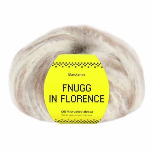 Fnugg i Florence er spunnet i 100 % børstet, naturlig alpakka – superlett, silkemykt og luftig som et fnugg. Her i fargen 946 multi brown.