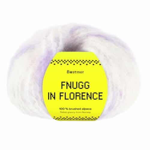 Fnugg i Florence er spunnet i 100 % børstet, naturlig alpakka – superlett, silkemykt og luftig som et fnugg. Her i fargen 949 multi purple.