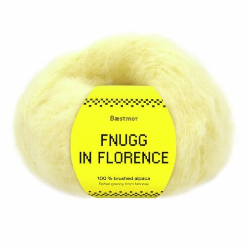 Fnugg i Florence er spunnet i 100 % børstet, naturlig alpakka – superlett, silkemykt og luftig som et fnugg. Her i fargen 954 light yellow