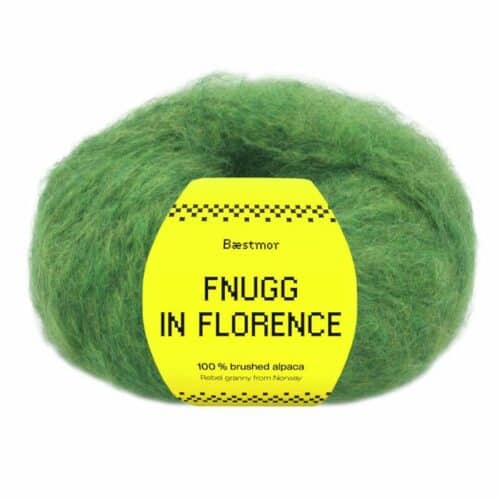 Fnugg i Florence er spunnet i 100 % børstet, naturlig alpakka – superlett, silkemykt og luftig som et fnugg. Her i fargen 956 green