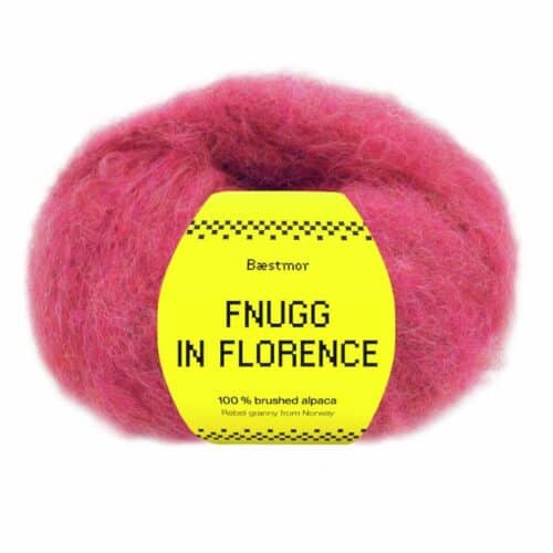 Fnugg i Florence er spunnet i 100 % børstet, naturlig alpakka – superlett, silkemykt og luftig som et fnugg. Her i fargen 966 plum.