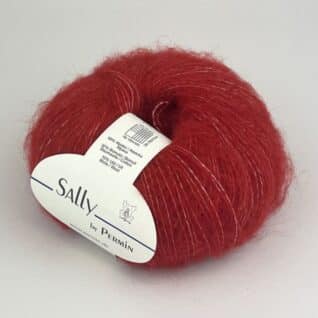 Sally by Permin garn i fargen 10 Goji bær – fluffy og mykt alpakkagarn med børstet tekstur.