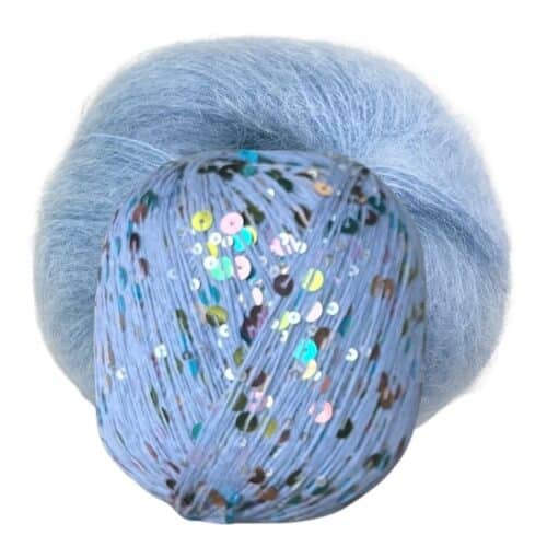 Produktbilde Holiday sweater. Fargekombinasjon Bella by Permin, farge 256 Lyseblå og Cosmo Lana grossa farge 20 Lyseblå.