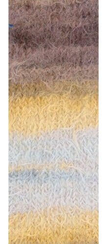 Fargeprøve av Lana Grossa Basta, farge 108 Beige, lysgrå, grønn, taupe. Strikket prøve.