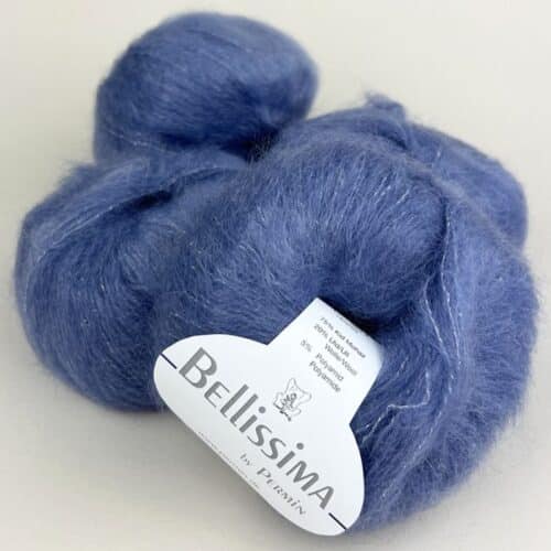 Fargeprøve av Permin Bellissima 70 Chambrayblå.