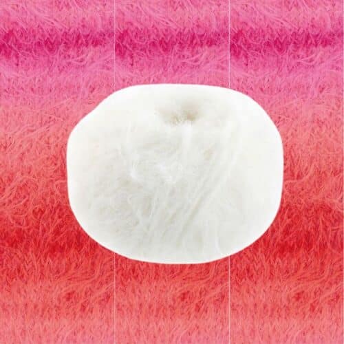 Rosa Baby Fuzzy Mista Sweater designet av Tove Lindtein.