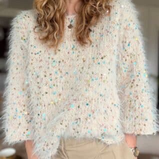 Fuzzy Holiday sweater fra Tove Lindtein strikket i Basta, Cosmo og Brillino fra Lana Grossa. Nærbilde av genseren.
