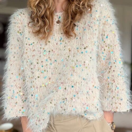Fuzzy Holiday sweater fra Tove Lindtein strikket i Basta, Cosmo og Brillino fra Lana Grossa. Nærbilde av genseren.